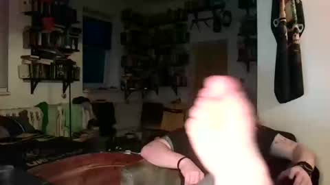 Snapshot of sunr1sa chatting on 10/28/25, 05:44 sunr1sa online show from 10/28/25, 05:44