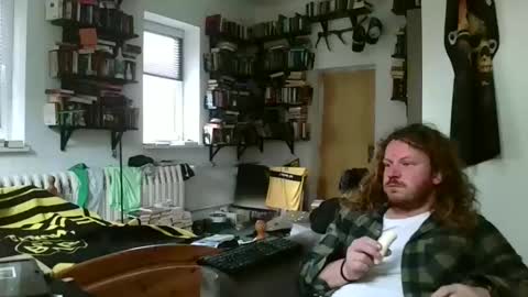 Snapshot of sunr1sa chatting on 11/08/25, 07:41 sunr1sa online show from 11/08/25, 07:41