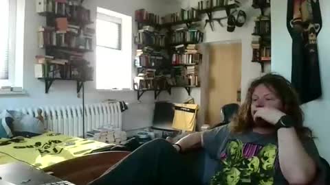 Snapshot of sunr1sa chatting on 11/16/25, 01:39 sunr1sa online show from 11/16/25, 01:39