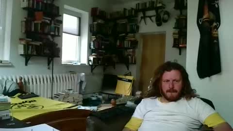 Snapshot of sunr1sa chatting on 11/28/25, 02:31 sunr1sa online show from 11/28/25, 02:31