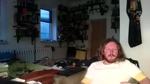 Snapshot of sunr1sa chatting on 12/05/25, 03:20 sunr1sa online show from 12/05/25, 03:20