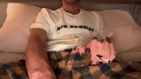 Snapshot of sunrough chatting on 10/29/25, 07:59 Sunrough online show from 10/29/25, 07:59