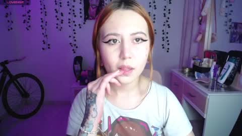 Snapshot of sunset_pienk chatting on 09/24/25, 04:05 Sunset online show from 09/24/25, 04:05