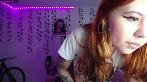 Snapshot of sunset_pienk chatting on 10/12/25, 05:39 Sunset online show from 10/12/25, 05:39