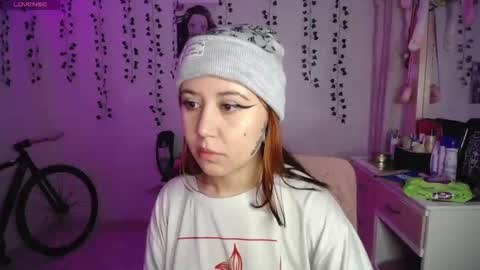 Snapshot of sunset_pienk chatting on 10/22/25, 03:40 Sunset online show from 10/22/25, 03:40