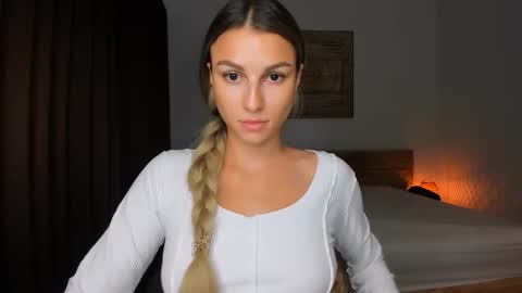 Snapshot of sunsetwithava chatting on 09/29/25, 12:32 sunsetwithava online show from 09/29/25, 12:32