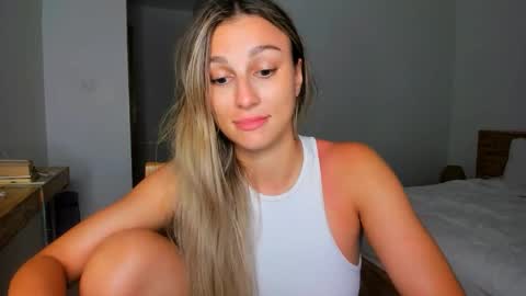 Snapshot of sunsetwithava chatting on 10/11/25, 11:31 sunsetwithava online show from 10/11/25, 11:31