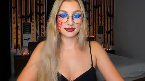 Snapshot of sunsetwithava chatting on 10/30/25, 11:55 sunsetwithava online show from 10/30/25, 11:55