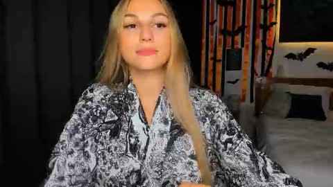 Snapshot of sunsetwithava chatting on 11/07/25, 07:08 sunsetwithava online show from 11/07/25, 07:08