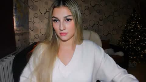 Snapshot of sunsetwithava chatting on 12/17/25, 01:39 sunsetwithava online show from 12/17/25, 01:39