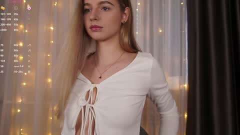 Snapshot of sunshine_diana_ chatting on 12/15/24, 08:41 Di online show from 12/15/24, 08:41