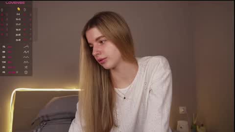 Snapshot of sunshine_diana_ chatting on 02/17/25, 04:04 Di online show from 02/17/25, 04:04