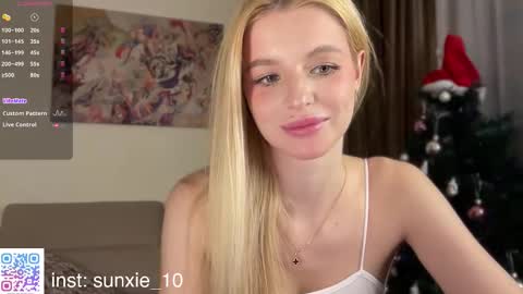 Snapshot of sunshine_diana_ chatting on 12/18/25, 11:33 Di online show from 12/18/25, 11:33