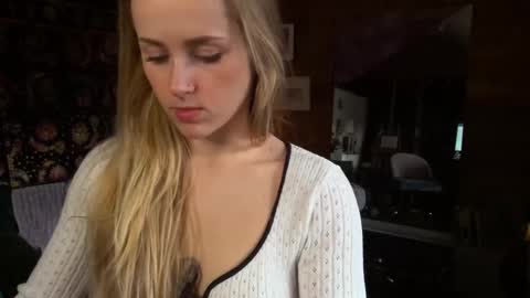 Snapshot of sunshine_pixie chatting on 01/23/25, 11:26 Sunray online show from 01/23/25, 11:26