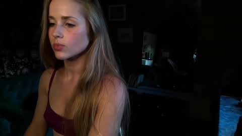 Snapshot of sunshine_pixie chatting on 03/05/25, 01:10 Sunray online show from 03/05/25, 01:10