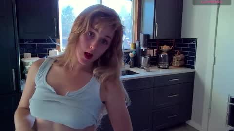 Snapshot of sunshine_pixie chatting on 10/29/25, 11:39 Sunray online show from 10/29/25, 11:39