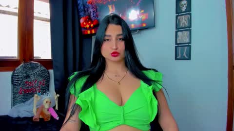 Snapshot of sunshine_uwu22 chatting on 10/22/25, 06:51 Andrea Rodriguez online show from 10/22/25, 06:51