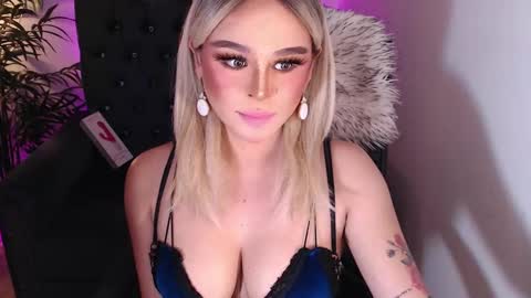 Snapshot of superh0tangelxx chatting on 12/11/24, 05:00 CARMINA online show from 12/11/24, 05:00