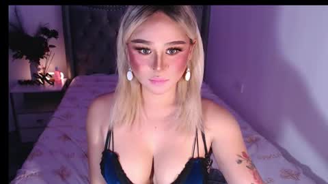 Snapshot of superh0tangelxx chatting on 01/24/25, 01:56 CARMINA online show from 01/24/25, 01:56