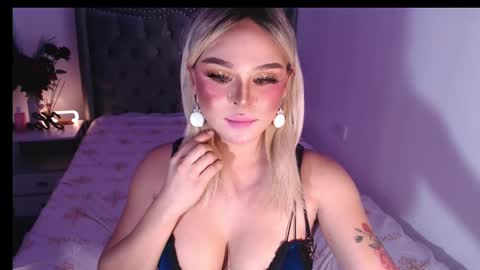 Snapshot of superh0tangelxx chatting on 01/24/25, 04:59 CARMINA online show from 01/24/25, 04:59