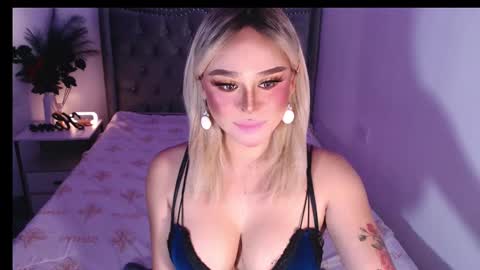 Snapshot of superh0tangelxx chatting on 02/04/25, 01:02 CARMINA online show from 02/04/25, 01:02