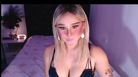 Snapshot of superh0tangelxx chatting on 02/13/25, 01:40 CARMINA online show from 02/13/25, 01:40