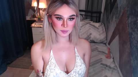 Snapshot of superh0tangelxx chatting on 02/21/26, 01:39 CARMINA online show from 02/21/26, 01:39