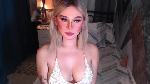 Snapshot of superh0tangelxx chatting on 02/27/26, 01:05 CARMINA online show from 02/27/26, 01:05