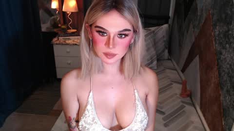 Snapshot of superh0tangelxx chatting on 04/01/26, 12:11 CARMINA online show from 04/01/26, 12:11