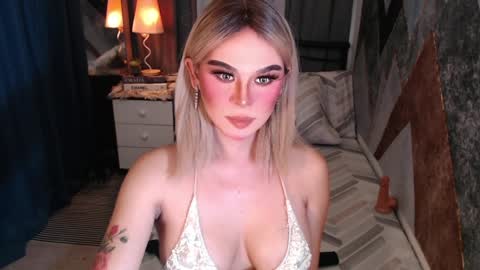 Snapshot of superh0tangelxx chatting on 04/04/26, 02:10 CARMINA online show from 04/04/26, 02:10