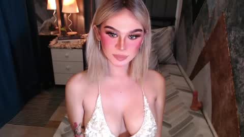 Snapshot of superh0tangelxx chatting on 04/11/26, 11:31 CARMINA online show from 04/11/26, 11:31