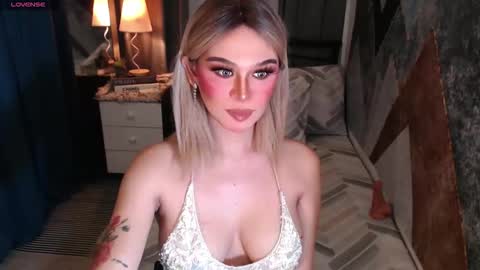 Snapshot of superh0tangelxx chatting on 04/17/26, 11:19 CARMINA online show from 04/17/26, 11:19