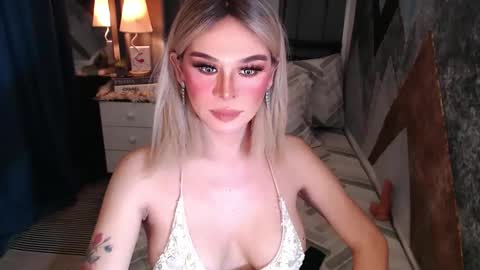 Snapshot of superh0tangelxx chatting on 04/19/26, 11:51 CARMINA online show from 04/19/26, 11:51