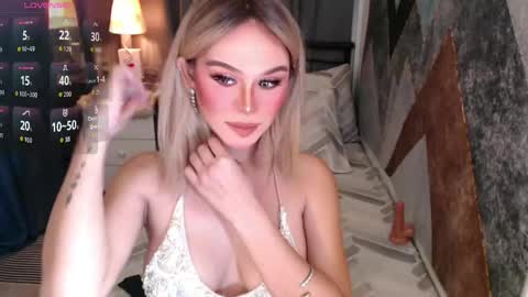 Snapshot of superh0tangelxx chatting on 05/14/26, 01:34 CARMINA online show from 05/14/26, 01:34