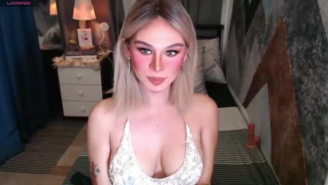 Snapshot of superh0tangelxx chatting on 05/24/26, 12:37 CARMINA online show from 05/24/26, 12:37