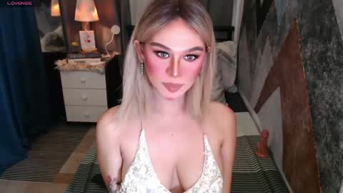 Snapshot of superh0tangelxx chatting on 05/26/26, 02:07 CARMINA online show from 05/26/26, 02:07