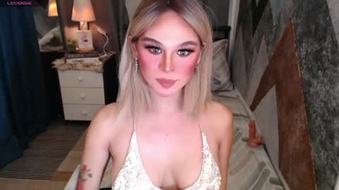 Snapshot of superh0tangelxx chatting on 06/01/26, 04:03 CARMINA online show from 06/01/26, 04:03