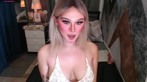 Snapshot of superh0tangelxx chatting on 06/05/26, 02:07 CARMINA online show from 06/05/26, 02:07