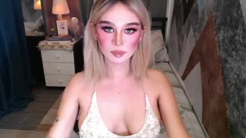 Snapshot of superh0tangelxx chatting on 06/23/26, 06:17 CARMINA online show from 06/23/26, 06:17