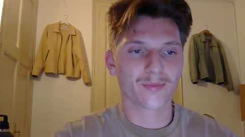 Snapshot of superhardxxxx chatting on 11/30/25, 04:22 Ctrl My Body online show from 11/30/25, 04:22