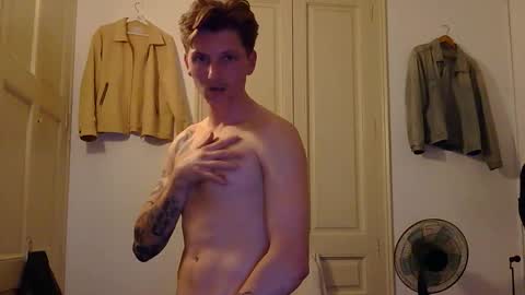 Snapshot of superhardxxxx chatting on 12/13/25, 09:31 Ctrl My Body online show from 12/13/25, 09:31