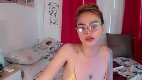 Snapshot of superhotvaleria chatting on 10/07/25, 12:41 Im val online show from 10/07/25, 12:41