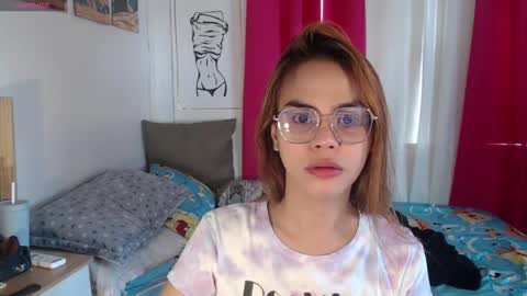 Snapshot of superhotvaleria chatting on 10/28/25, 12:25 Im val online show from 10/28/25, 12:25