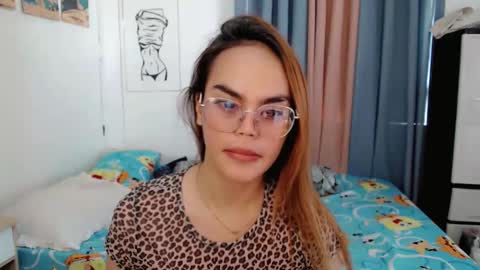 Snapshot of superhotvaleria chatting on 04/10/26, 12:27 Im val online show from 04/10/26, 12:27