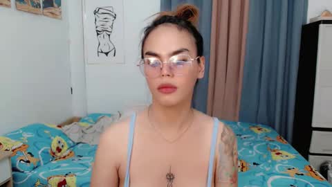 Snapshot of superhotvaleria chatting on 04/12/26, 02:22 Im val online show from 04/12/26, 02:22
