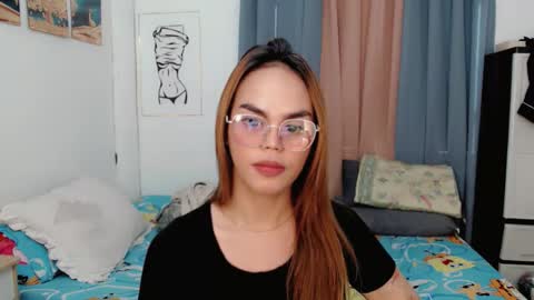 Snapshot of superhotvaleria chatting on 04/21/26, 06:52 Im val online show from 04/21/26, 06:52