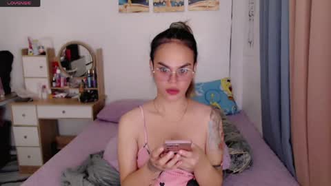 Snapshot of superhotvaleria chatting on 05/19/26, 05:52 Im val online show from 05/19/26, 05:52