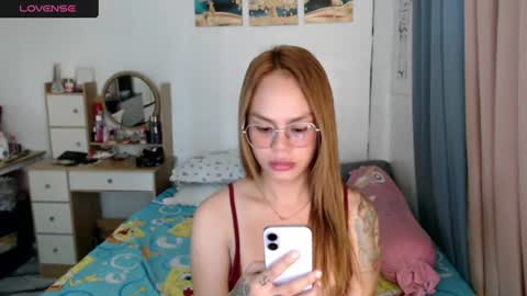 Snapshot of superhotvaleria chatting on 06/17/26, 12:24 Im val online show from 06/17/26, 12:24