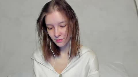 Snapshot of superior_cat chatting on 04/28/26, 11:21 Una online show from 04/28/26, 11:21
