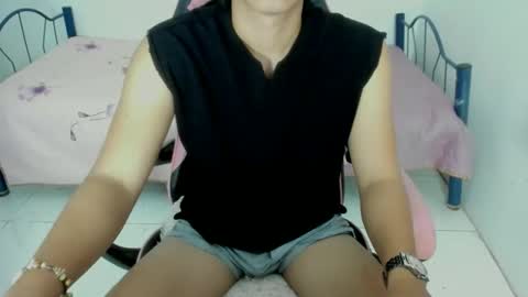 Snapshot of supr4m0 chatting on 11/13/25, 08:57 supr4m0 online show from 11/13/25, 08:57